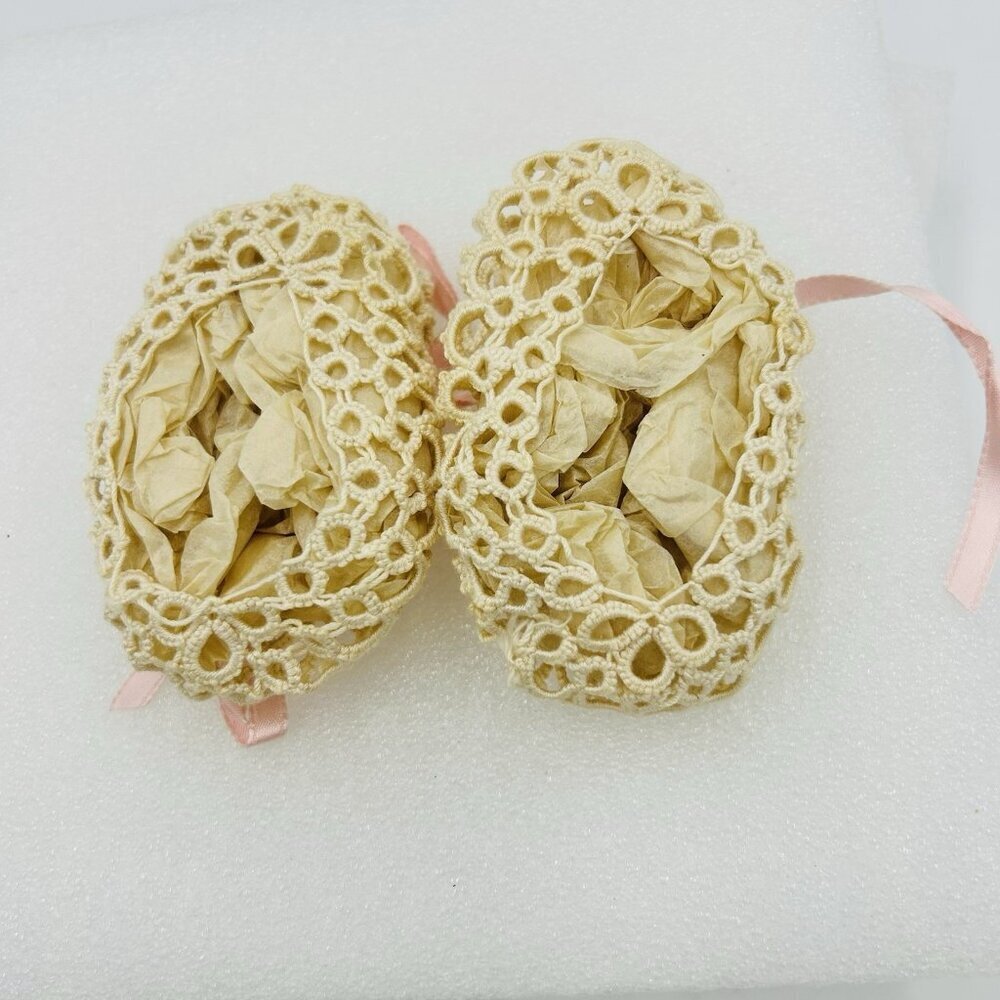 Vintage 1920's Ivory Crochet Baby Shoes Pink Satin Ribbon - Picture 4 of 4